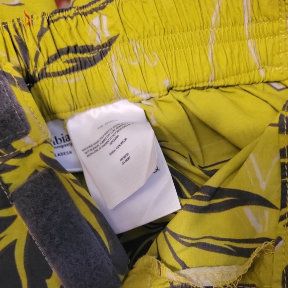 Boys Green Hybrid Swim Shorts with Tropical Print. Size 4 - Picture 6 of 6